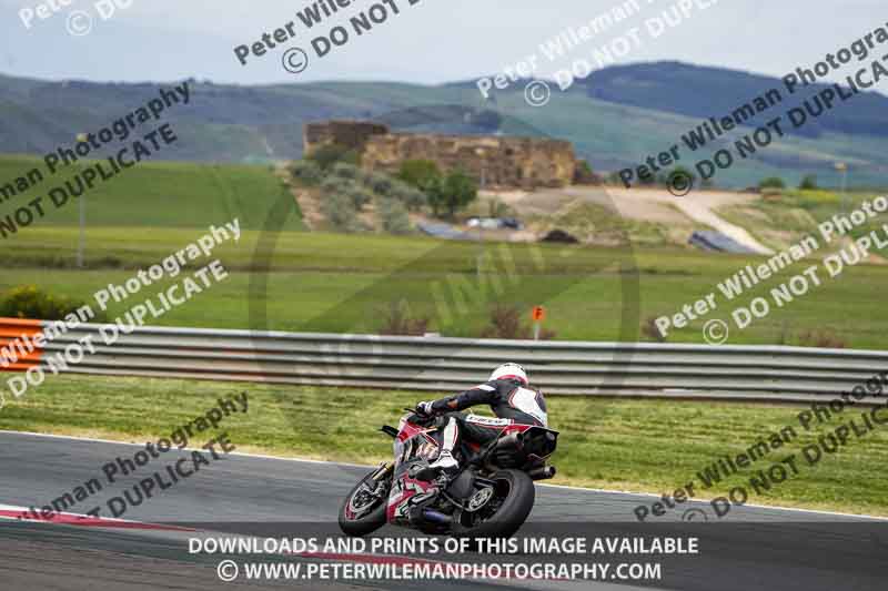 cadwell no limits trackday;cadwell park;cadwell park photographs;cadwell trackday photographs;enduro digital images;event digital images;eventdigitalimages;navarra;no limits trackdays;peter wileman photography;racing digital images;trackday digital images;trackday photos